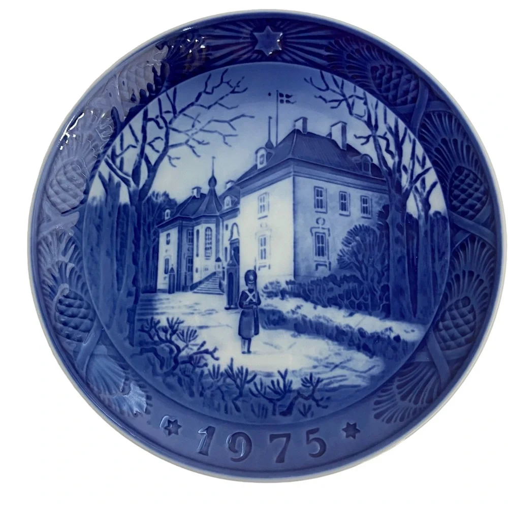 ROYAL COPENHAGEN Blue Decorative Christmas Plate 1975 Commemorative Editition
